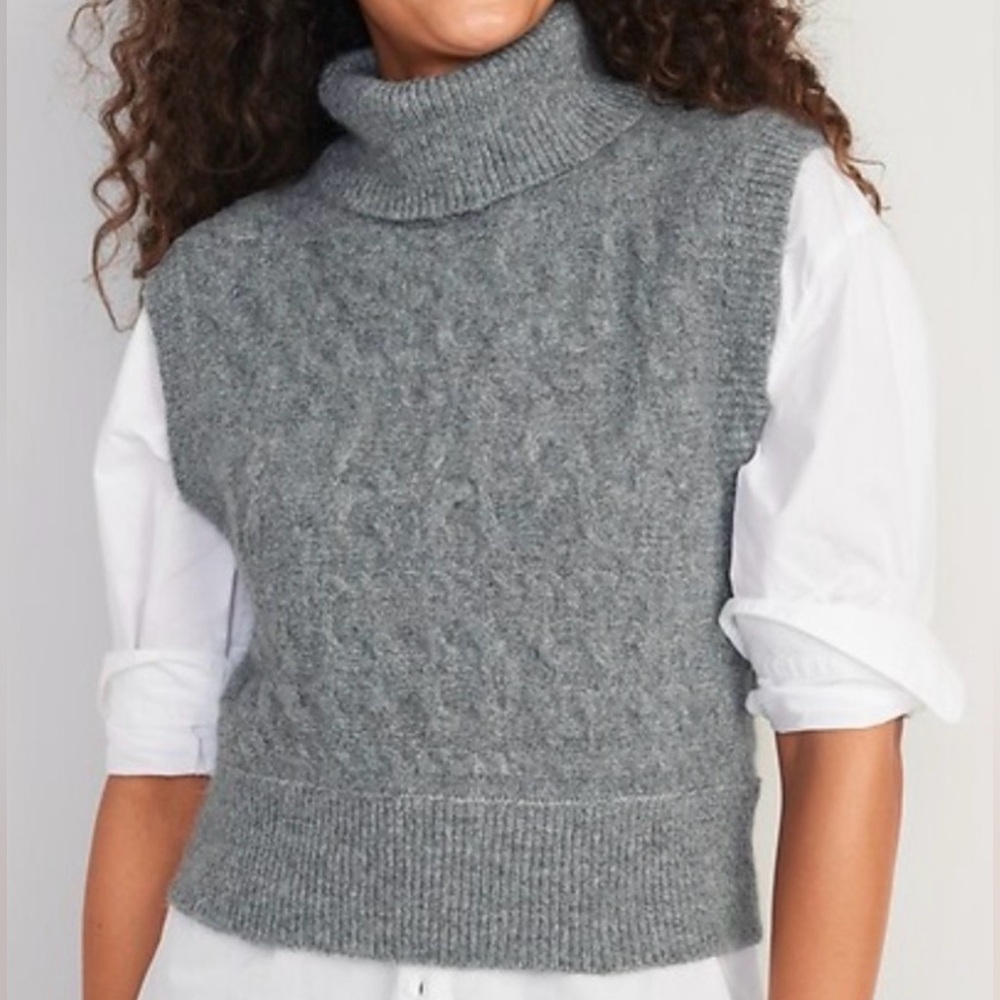 EUC- Old Navy Cable Knit Sleeveless Cropped Turtleneck Sweater
